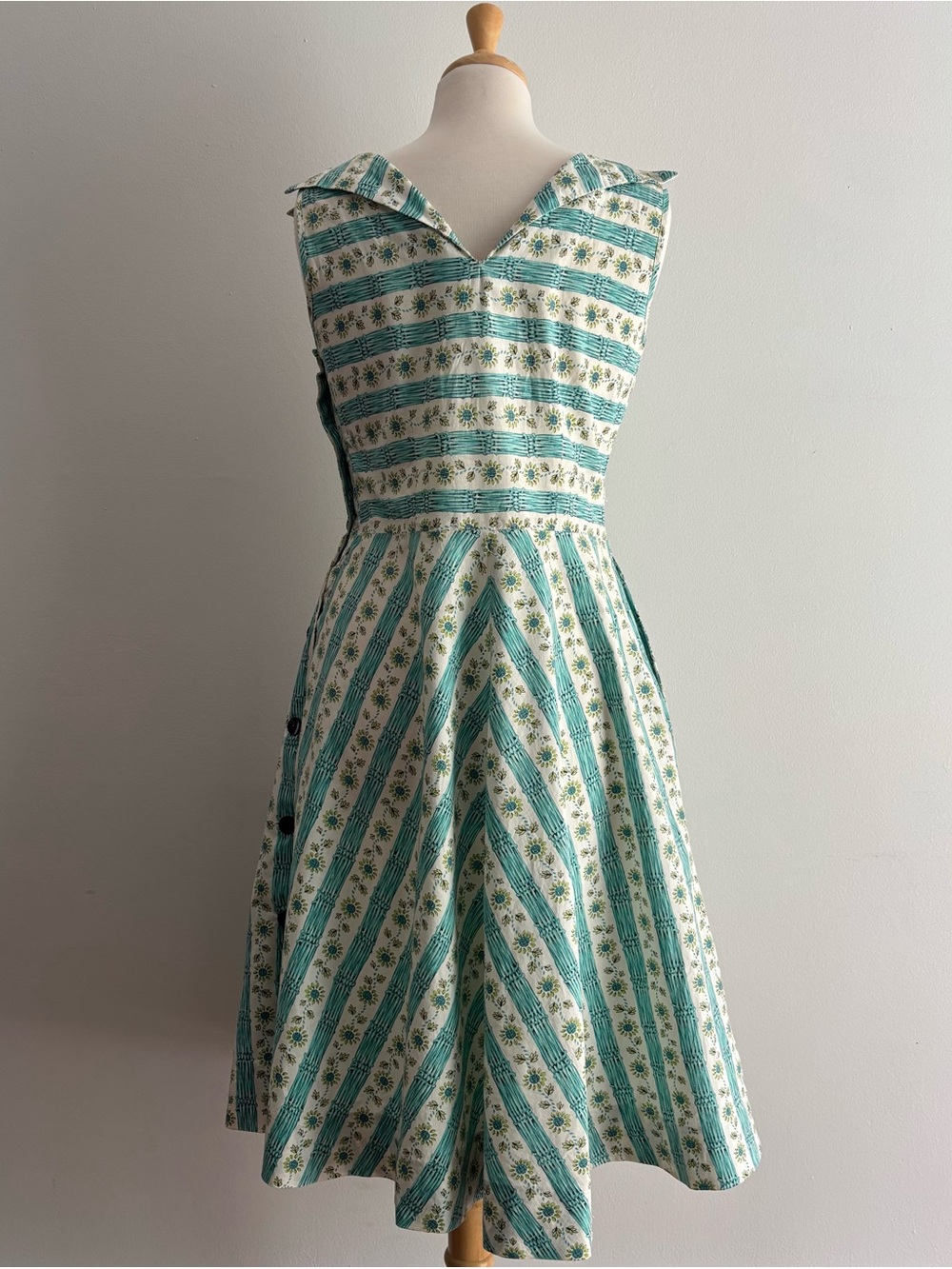 Vintage 1940s FRUIT of the LOOM Floral & Basket Print House Dress / 38 bust - Picture 9 of 15
